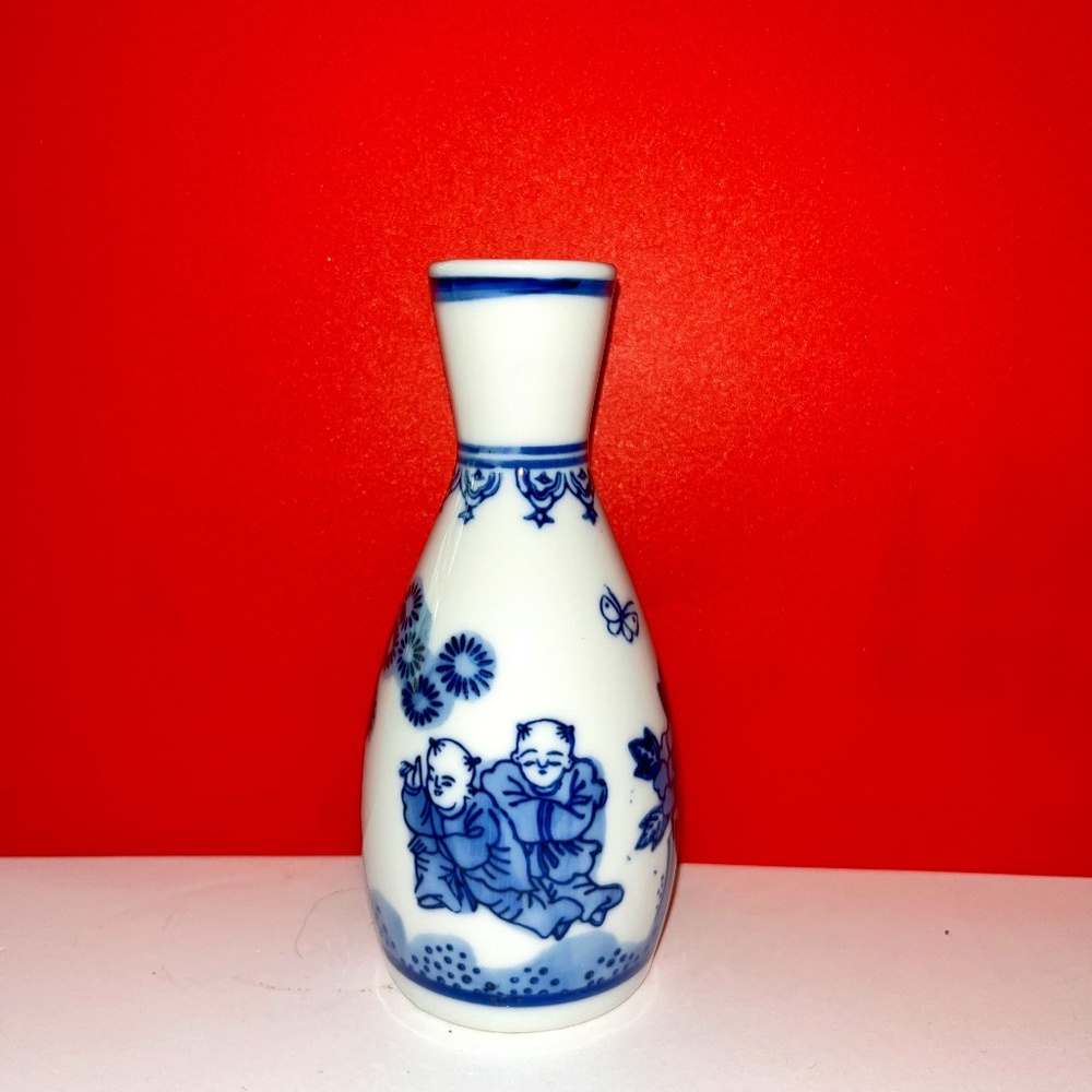 sake/chinese vase